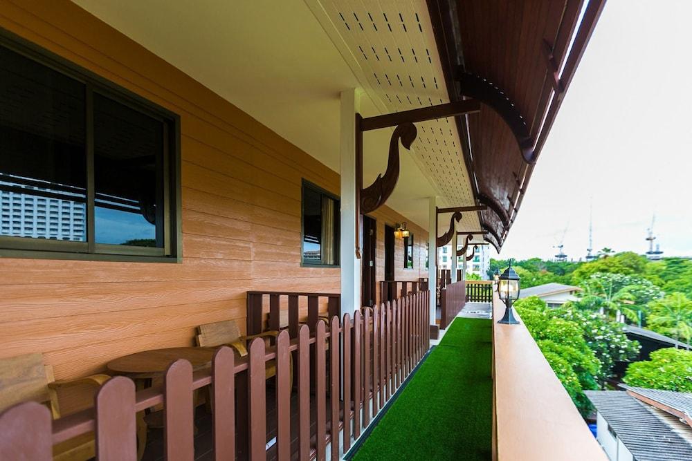 Marina Jomtien Beach Exterior photo